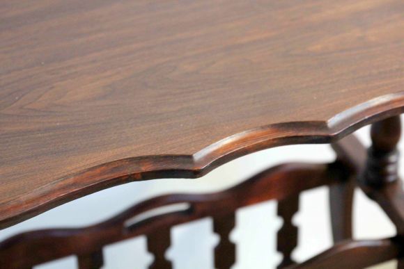 Старинная газетница с удобной столешницей