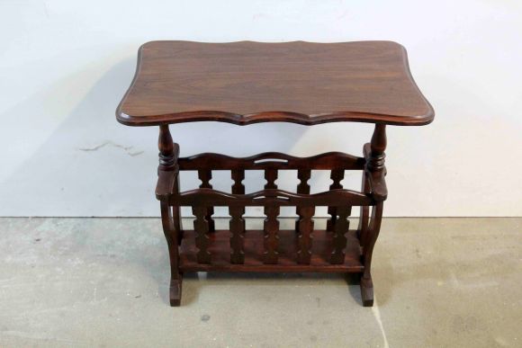 Старинная газетница с удобной столешницей