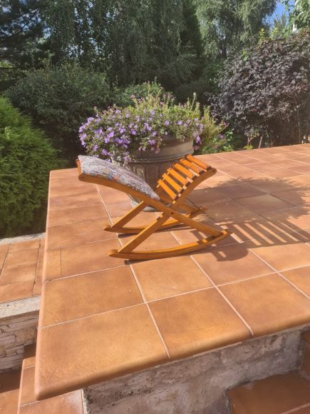 Винтажная качающаяся подставка для ног.