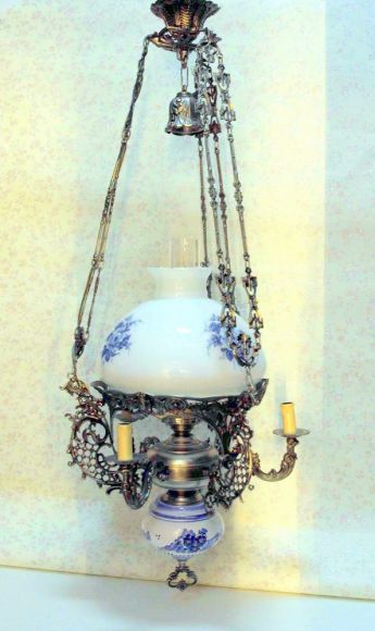 Роскошная фарфоровая люстра с латунным литьем. Европа.Начало 20 века