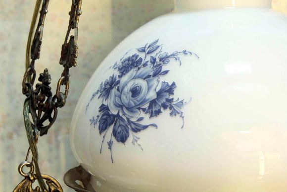 Роскошная фарфоровая люстра с латунным литьем. Европа.Начало 20 века