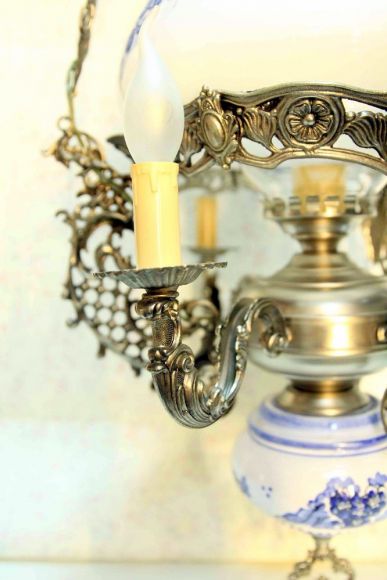 Роскошная фарфоровая люстра с латунным литьем. Европа.Начало 20 века