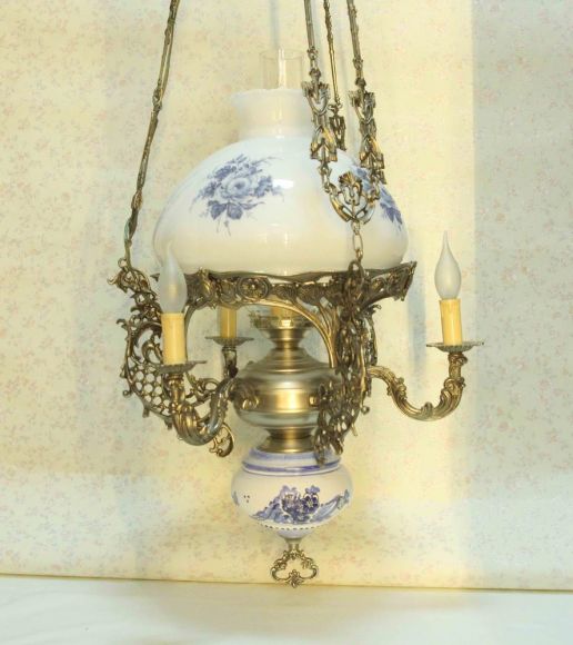 Роскошная фарфоровая люстра с латунным литьем. Европа.Начало 20 века