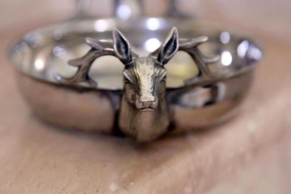 Антикварная чаша с ручками в виде голов оленей .Европа. Начало 20 века