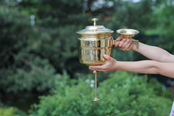 Советский латунный рукомойник с удобной мыльницей