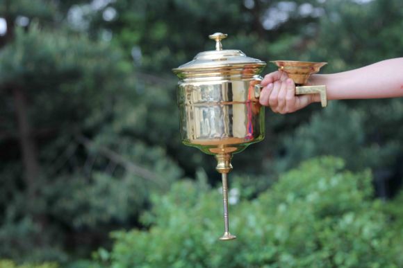 Советский латунный рукомойник с удобной мыльницей