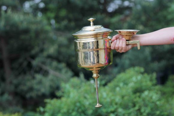 Советский латунный рукомойник с удобной мыльницей