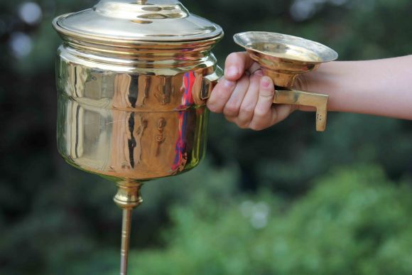 Советский латунный рукомойник с удобной мыльницей