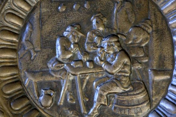 Старинное панно обрамленное шикарным арнаметном