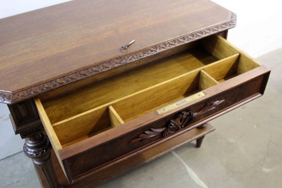 Антикварная консоль из дерева. Европа. Начало 20 века