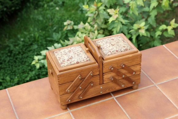 Винтажный ящичек для рукоделия. Европа. Начало 20 века