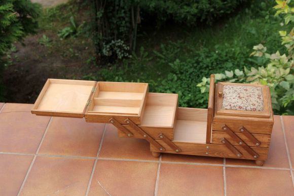 Винтажный ящичек для рукоделия. Европа. Начало 20 века