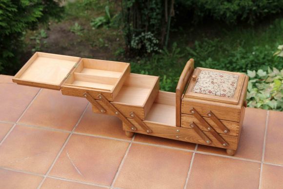 Винтажный ящичек для рукоделия. Европа. Начало 20 века