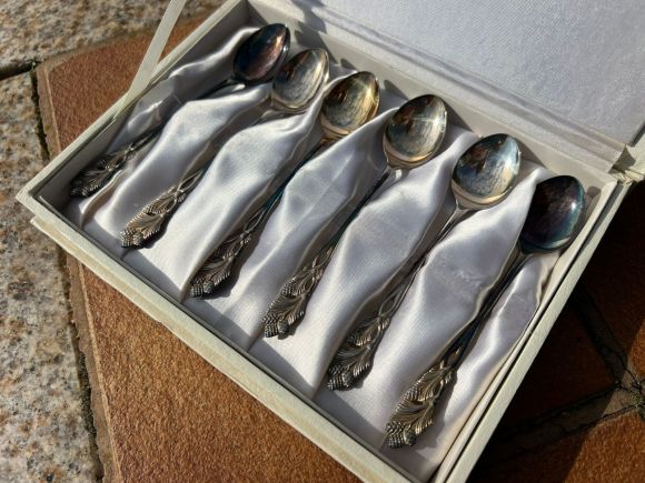 Кофейные ложечки с фигурной ручкой в коробке.