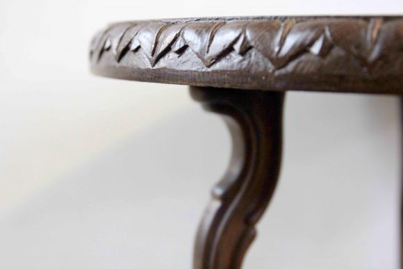 Симпатичный круглый столик. Европа. Начало 20 века