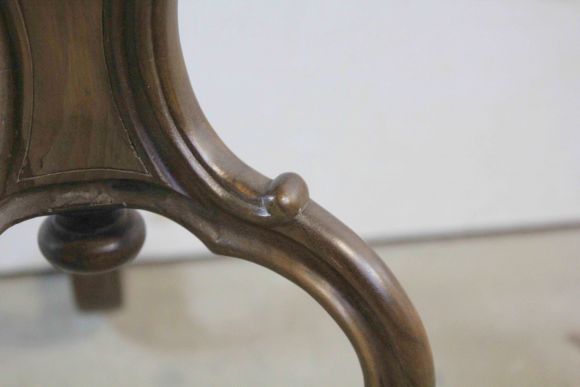 Симпатичный круглый столик. Европа. Начало 20 века