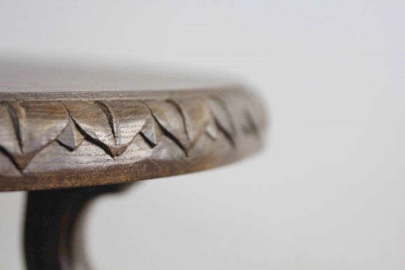 Симпатичный круглый столик. Европа. Начало 20 века