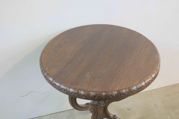 Симпатичный круглый столик. Европа. Начало 20 века