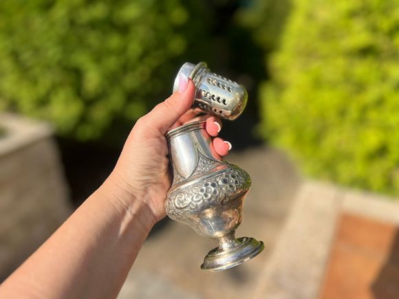 Старинная посеребренная сахарница сифтер.