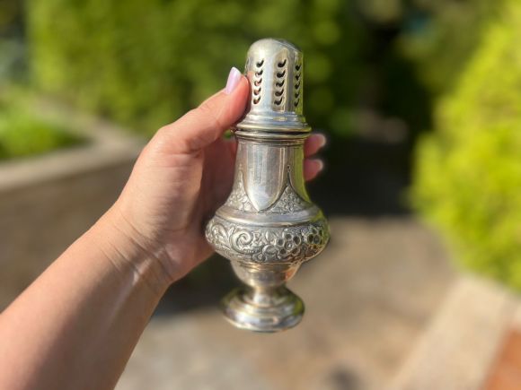 Старинная посеребренная сахарница сифтер.