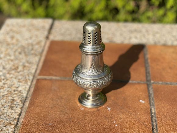 Старинная посеребренная сахарница сифтер.