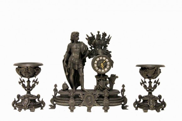 Часы с кубками. Антикварный каминный гарнитур "Римский воин"