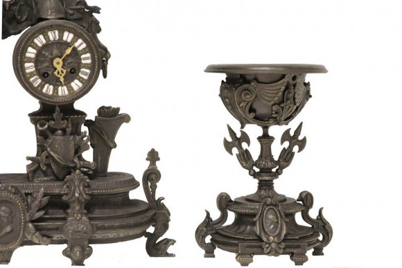 Часы с кубками. Антикварный каминный гарнитур "Римский воин"