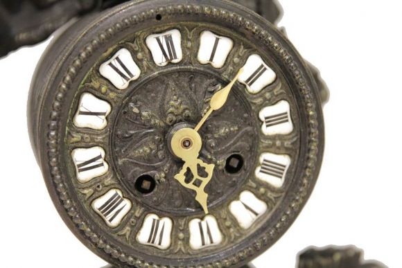 Часы с кубками. Антикварный каминный гарнитур "Римский воин"