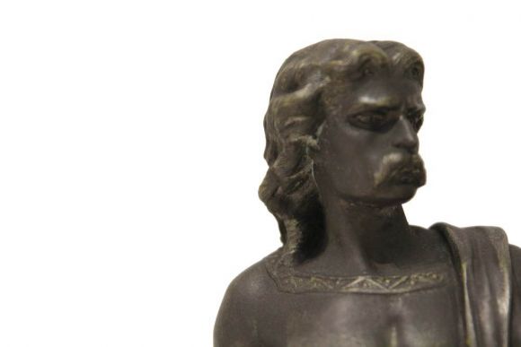 Часы с кубками. Антикварный каминный гарнитур "Римский воин"