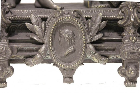 Часы с кубками. Антикварный каминный гарнитур "Римский воин"