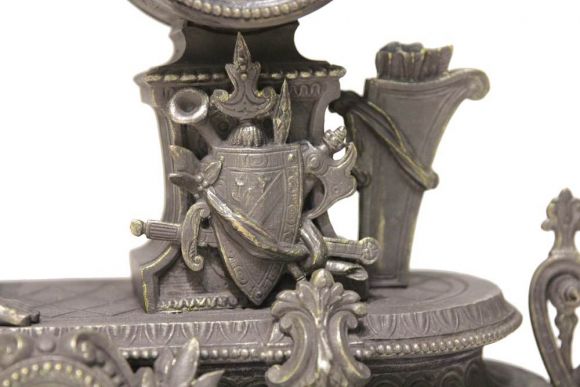 Часы с кубками. Антикварный каминный гарнитур "Римский воин"