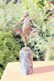 Бронзовая Балерина на мраморном постаменте. Европа. Начало 20 века