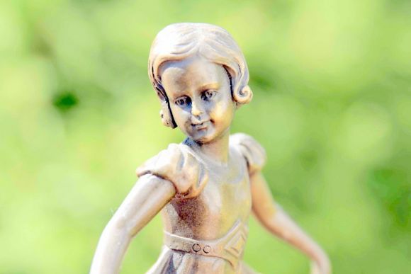 Бронзовая Балерина на мраморном постаменте. Европа. Начало 20 века