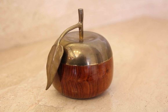 Винтажная деревянная шкатулка для украшений - яблоко