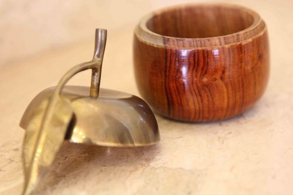 Винтажная деревянная шкатулка для украшений - яблоко