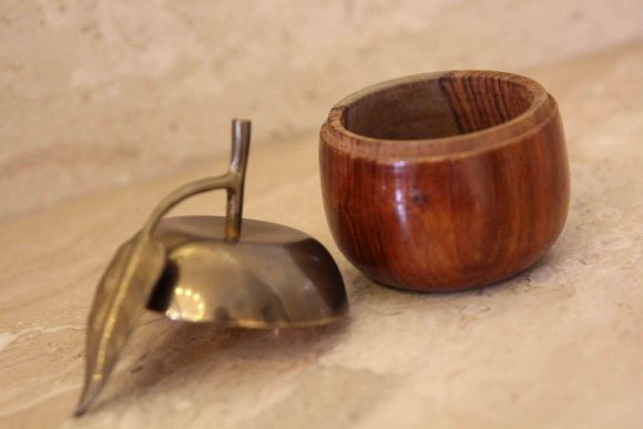 Винтажная деревянная шкатулка для украшений - яблоко