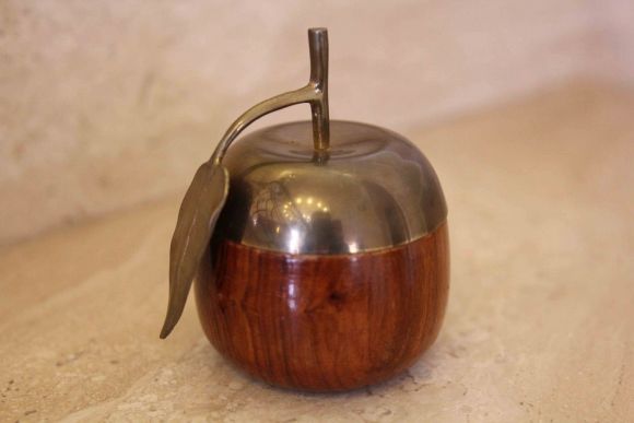 Винтажная деревянная шкатулка для украшений - яблоко