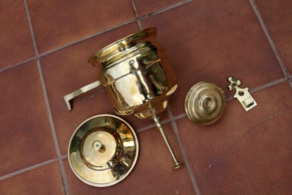 Старинный латунный рукомойник с мыльницей и крышкой