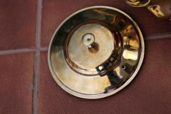 Старинный латунный рукомойник с мыльницей и крышкой