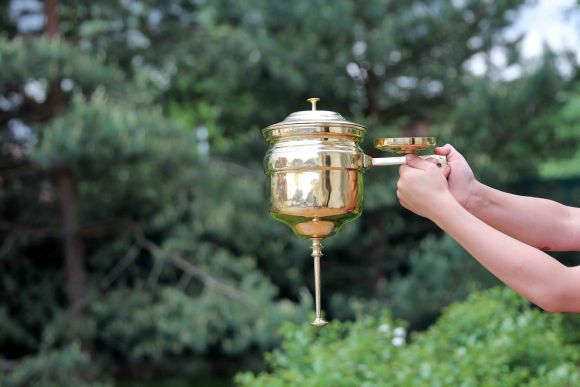 Старинный латунный рукомойник с мыльницей и крышкой