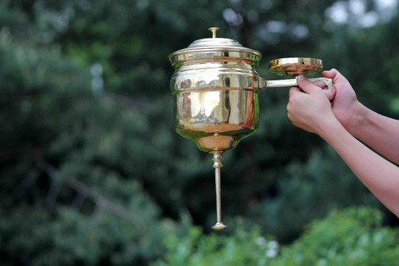 Старинный латунный рукомойник с мыльницей и крышкой