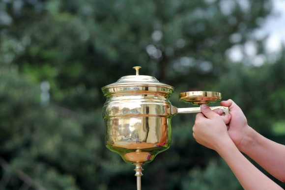 Старинный латунный рукомойник с мыльницей и крышкой