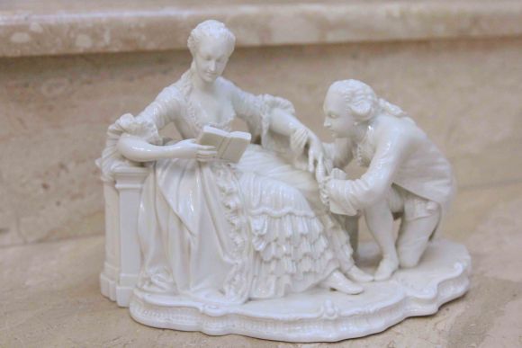 Редкой красоты старинная статуэтка Поцелуй