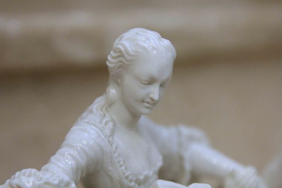 Редкой красоты старинная статуэтка Поцелуй