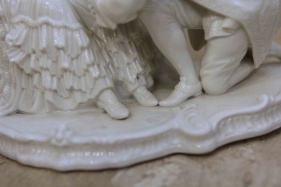 Редкой красоты старинная статуэтка Поцелуй