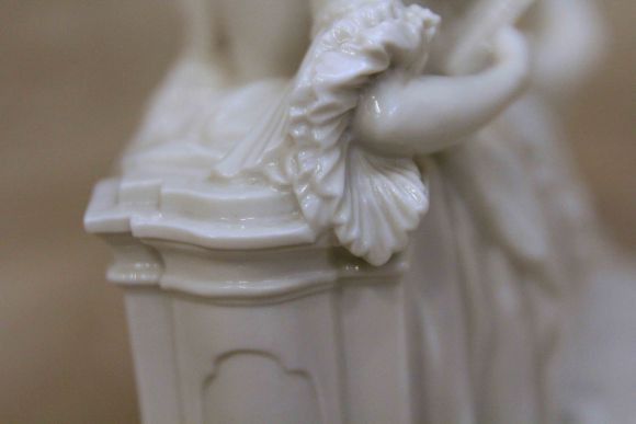 Редкой красоты старинная статуэтка Поцелуй