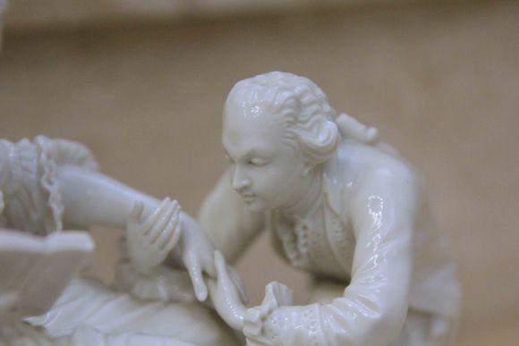 Редкой красоты старинная статуэтка Поцелуй