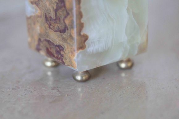 Антикварный подсвечник из натурального оникса