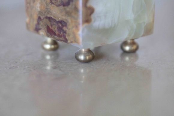 Антикварный подсвечник из натурального оникса