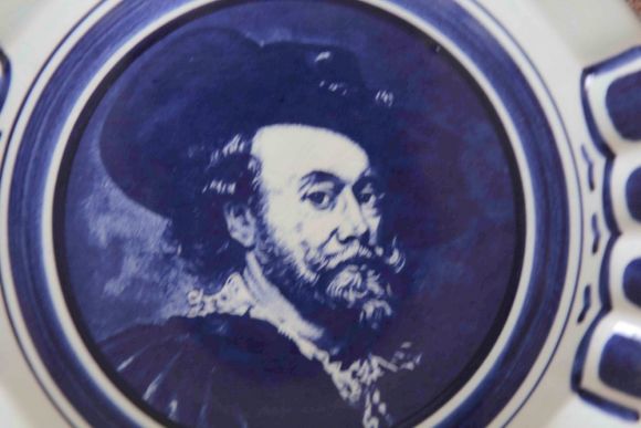 Яркая фарфоровая сигарная пепельница ручной работы. DELFTS